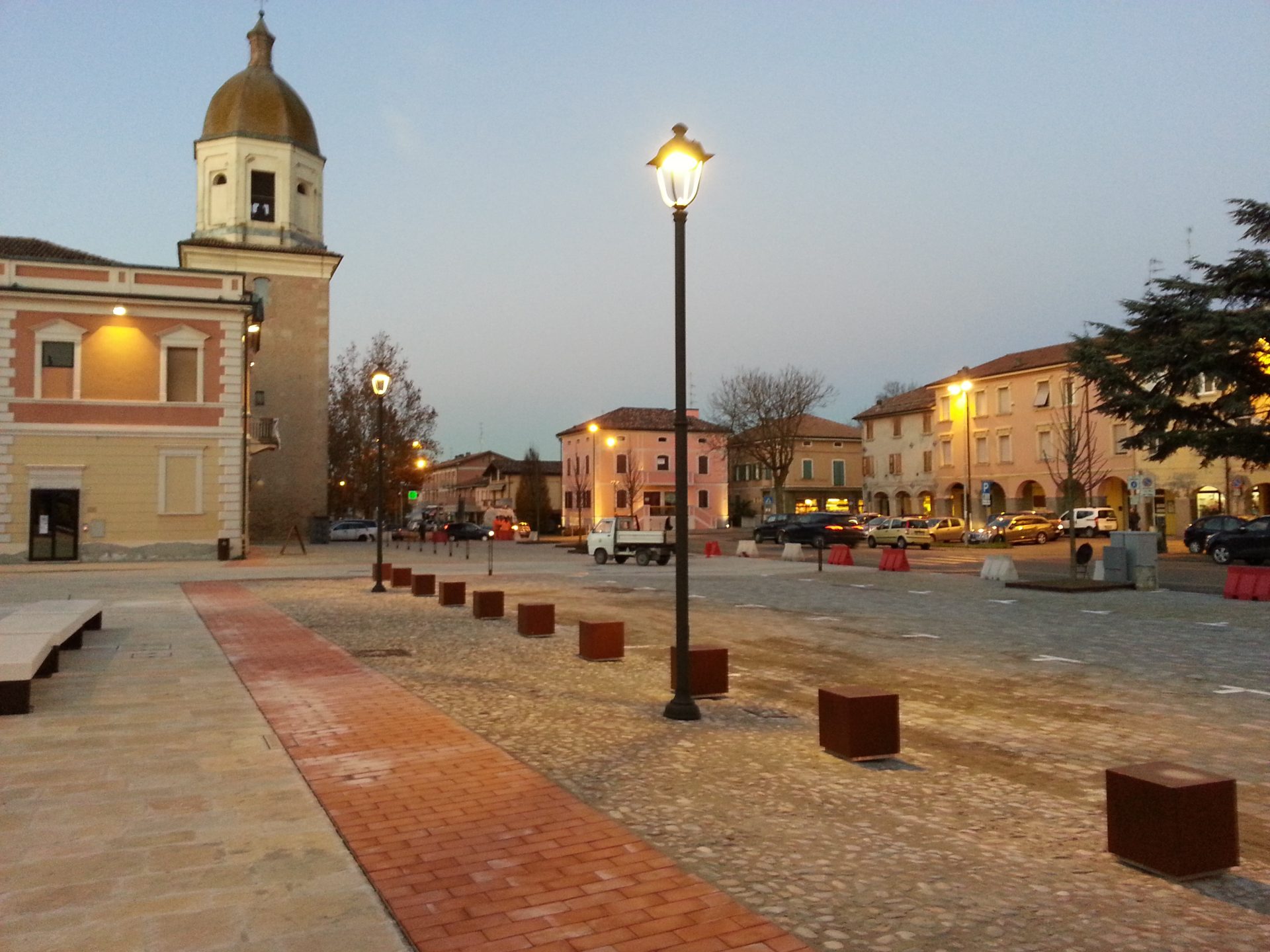 Riqualificazione di piazza Garibaldi Comune di Bagnolo in Piano (RE) 1° stralcio